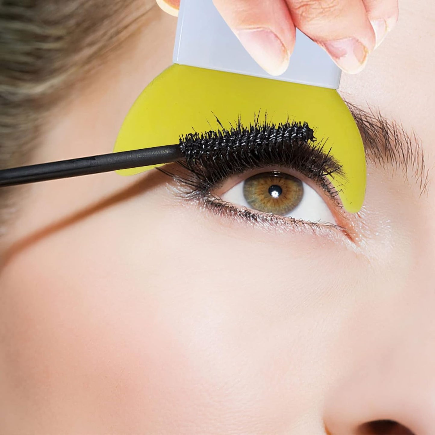 3 in 1 Multifunctional Eyelash Makeup Auxiliary Guard Tool, Applicator Guide Auxiliary Artifact Mascara Eyeliner Eye Shadow Painting Silicone Upper and Lower Bezel Tool (Pack of 1, White)